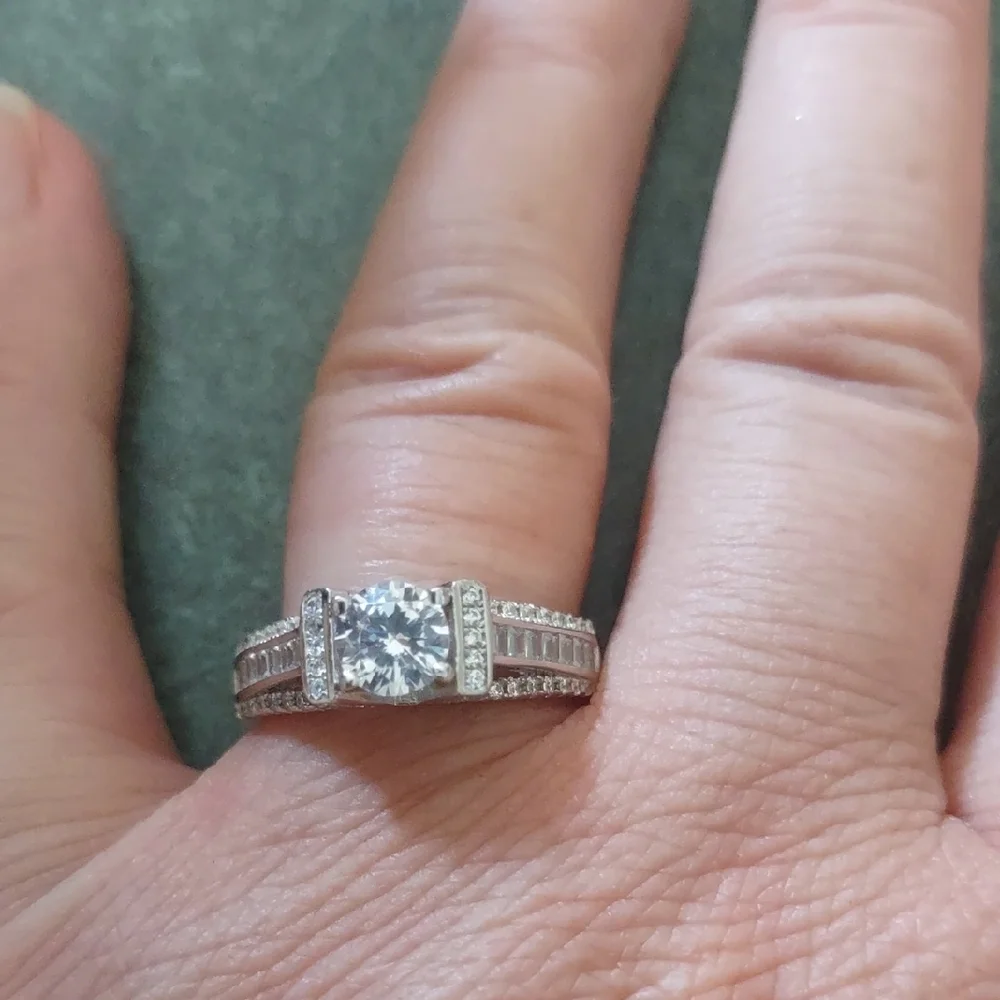Timeless Sterling Silver Ring with Split Shank Size 9 1/4